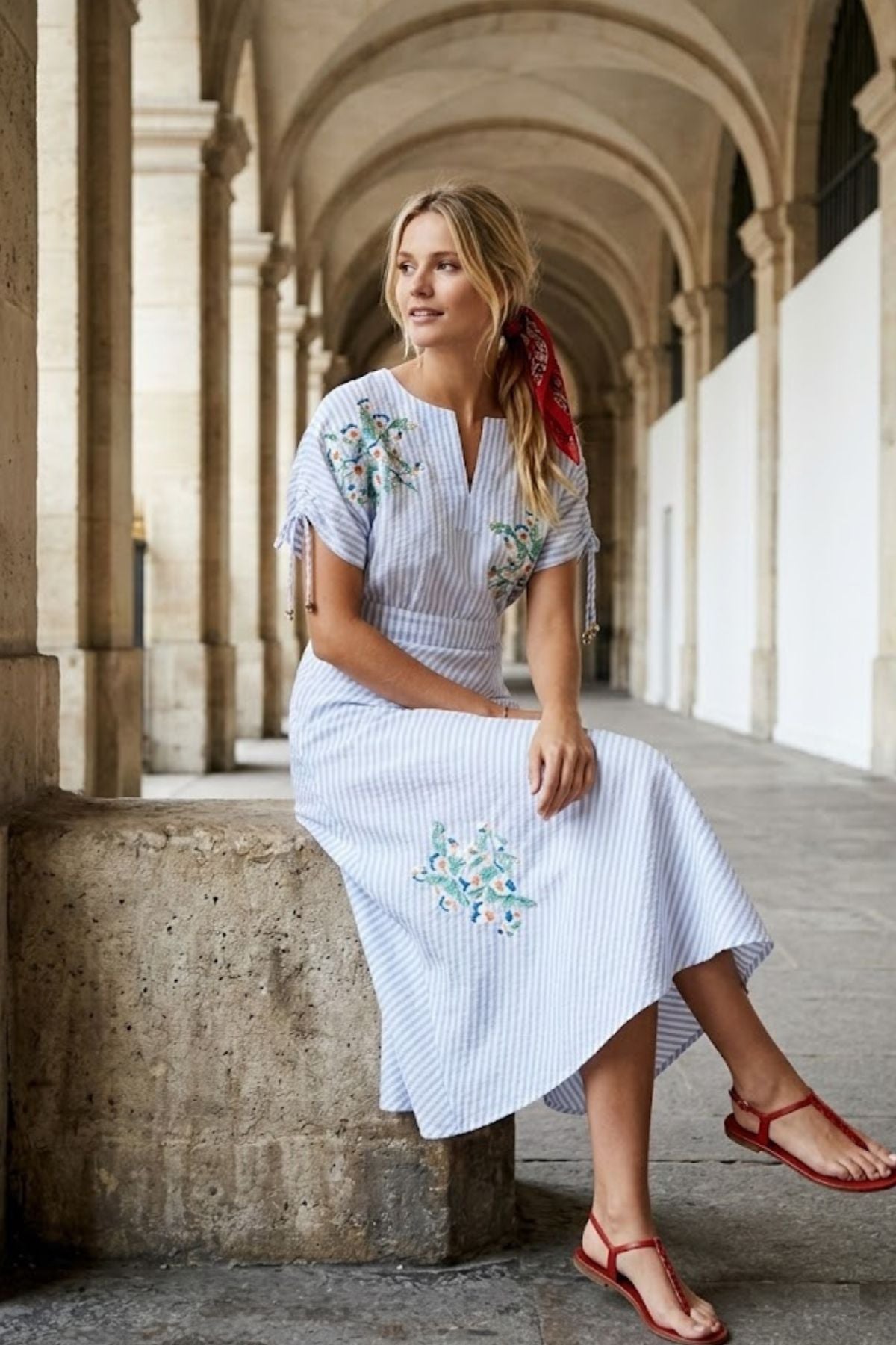 Robe longue brodée MUSICIENNE