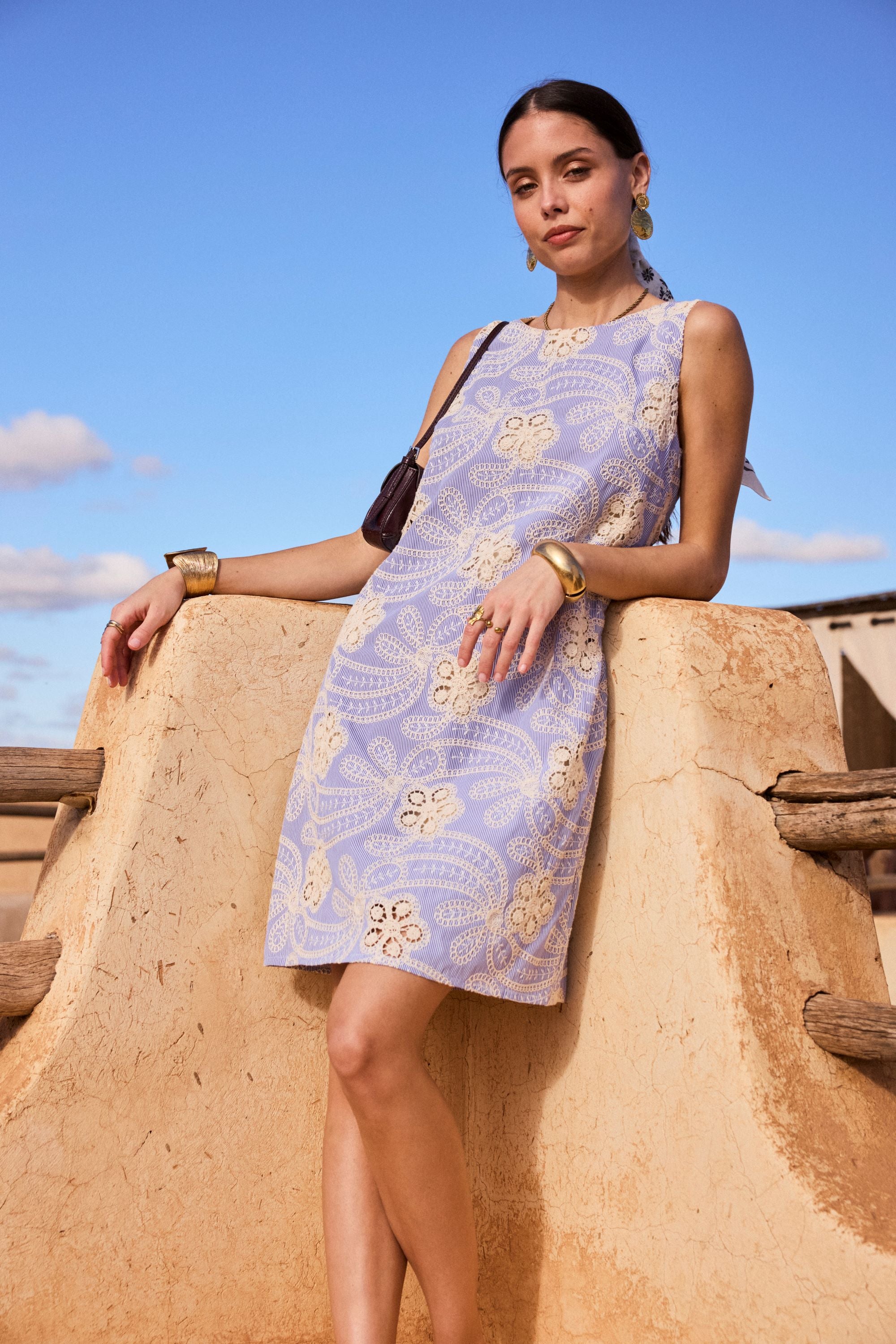 Robe courte brodée GERONIMA