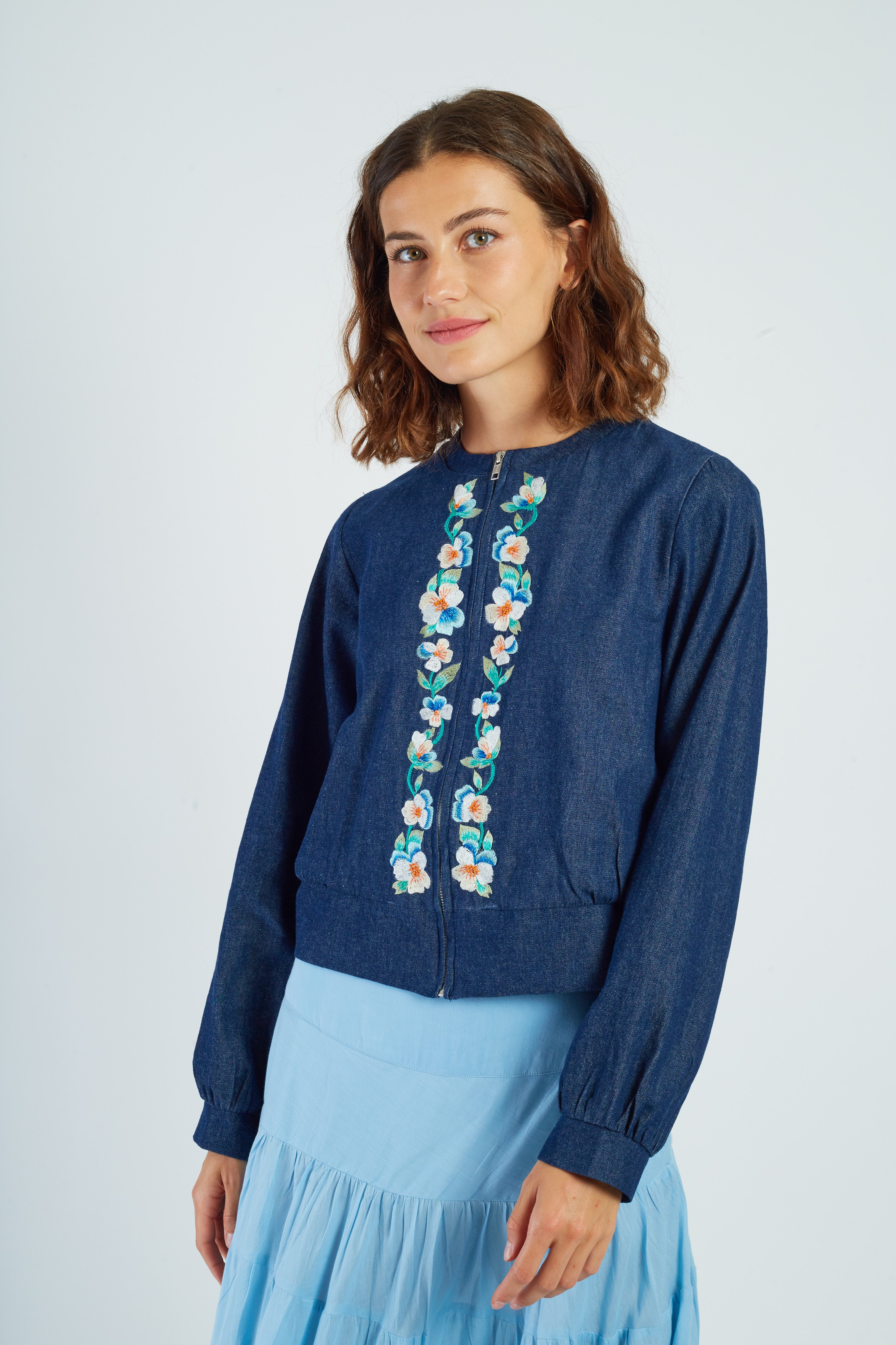 Veste en jean brodée OLINKA