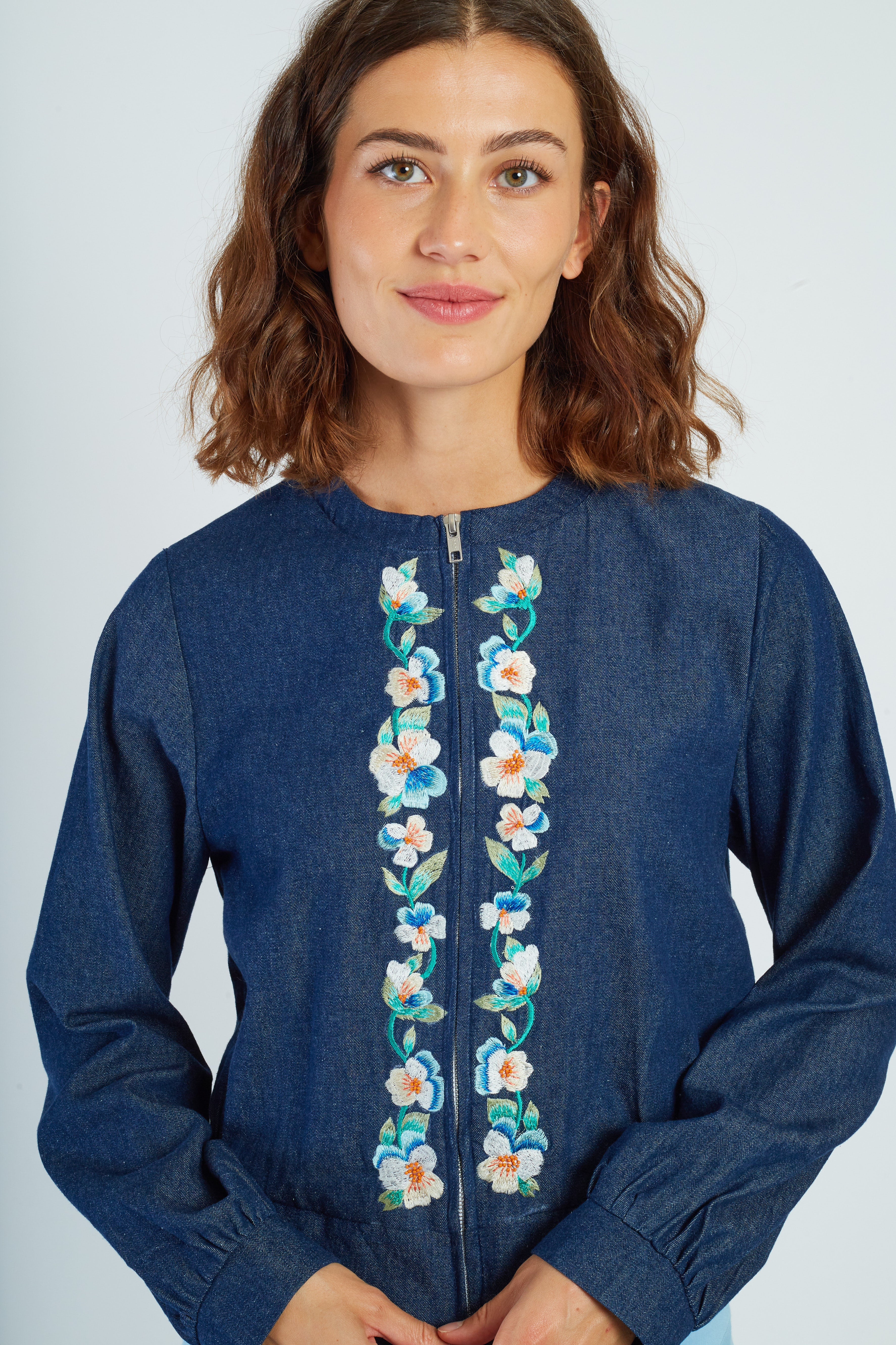 Veste en jean brodée OLINKA