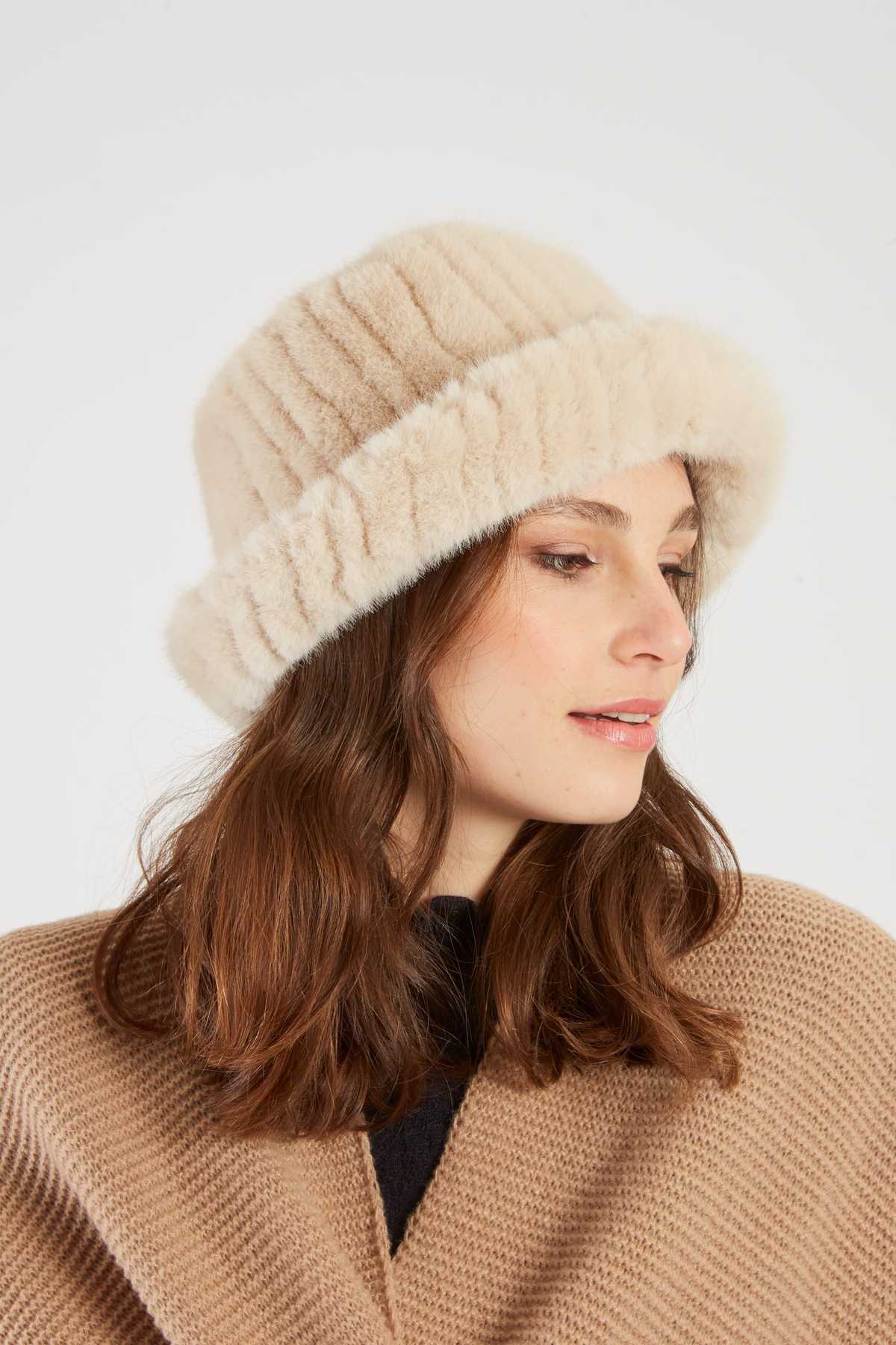 CHAPEAU LEA - René Derhy ref:A593005