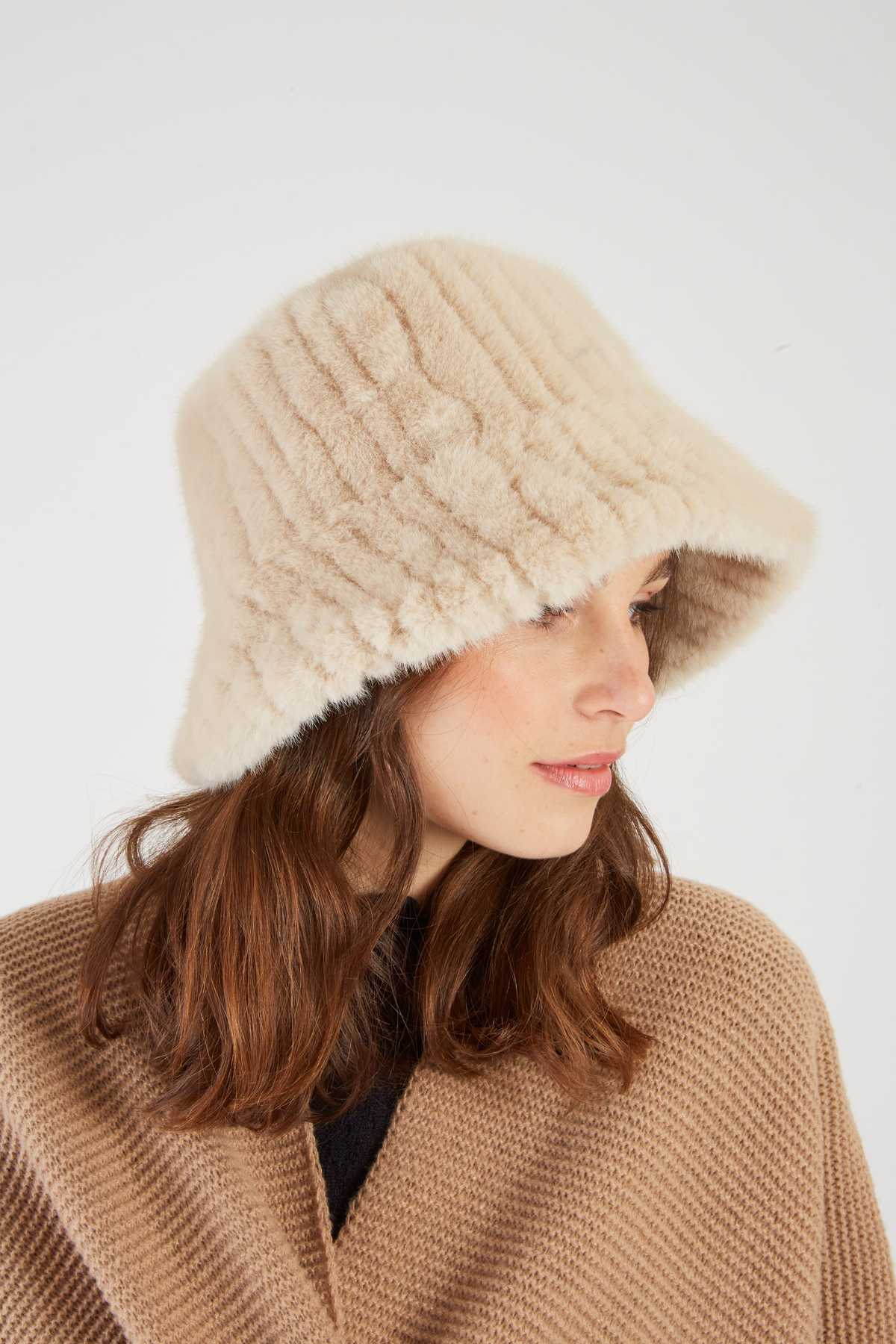 CHAPEAU LEA - René Derhy ref:A593005