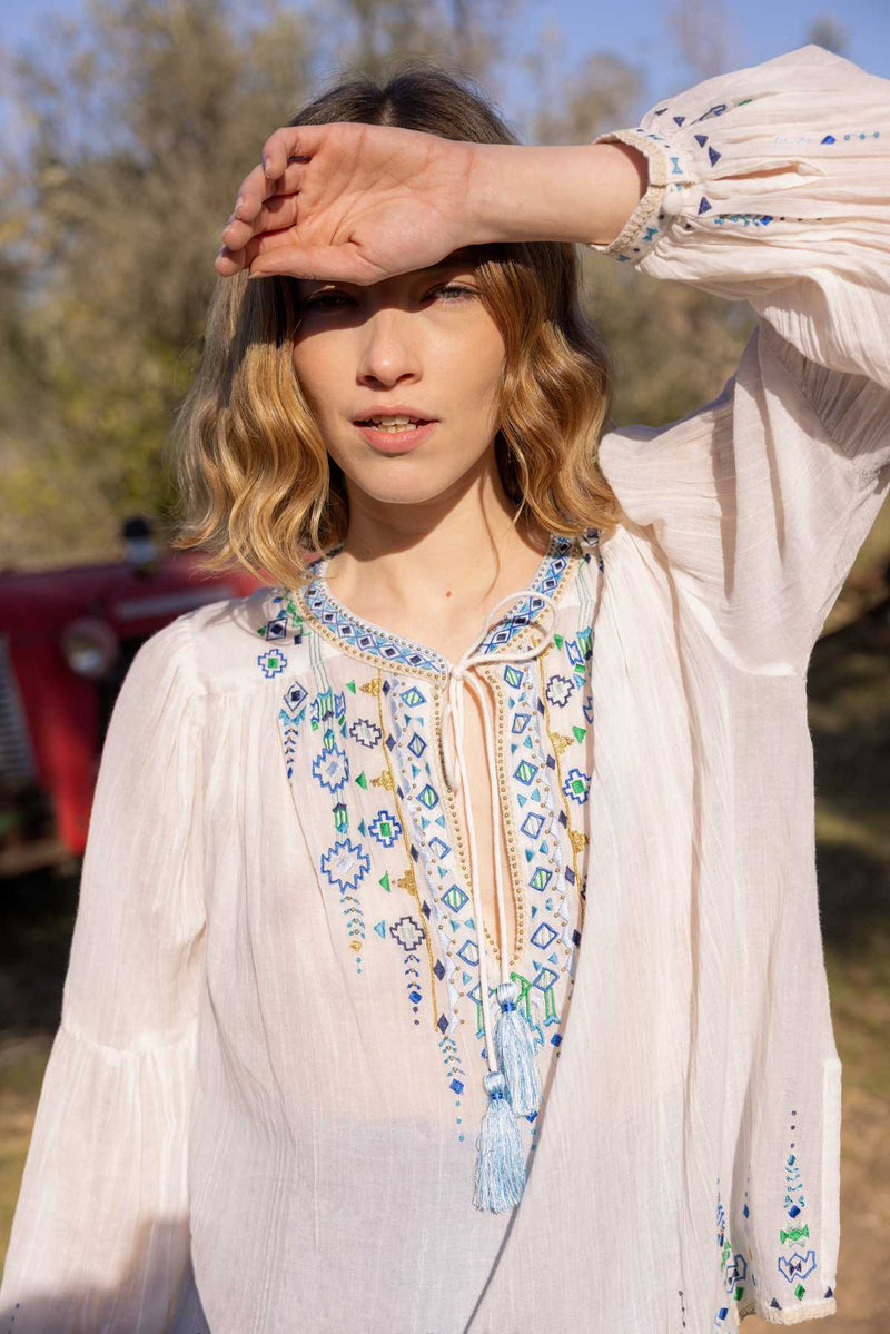 Blouse unie brodée CAMÉLÉON